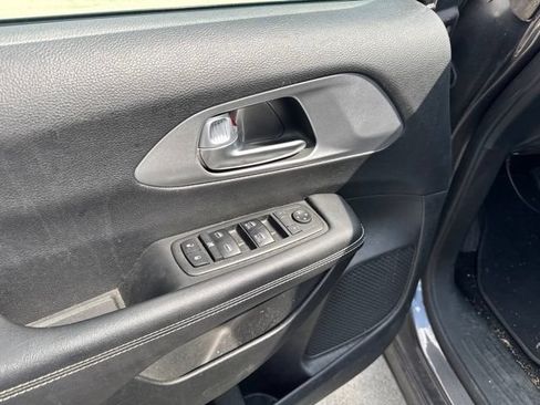 Used 2018 Chrysler Pacifica Touring Plus w/ S Appearance Package FWD image 18