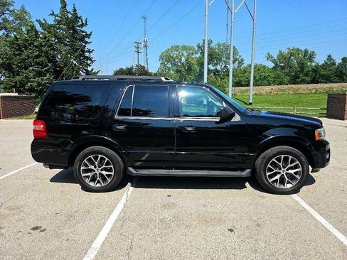 Used 2017 Ford Expedition XLT w/ Equipment Group 202A AWD/4WD image 4