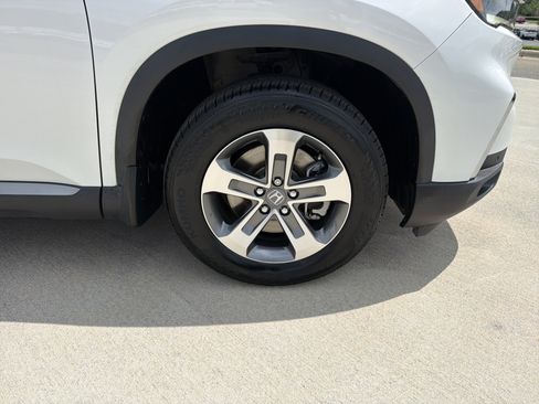 Used 2025 Honda Pilot EX-L image 13