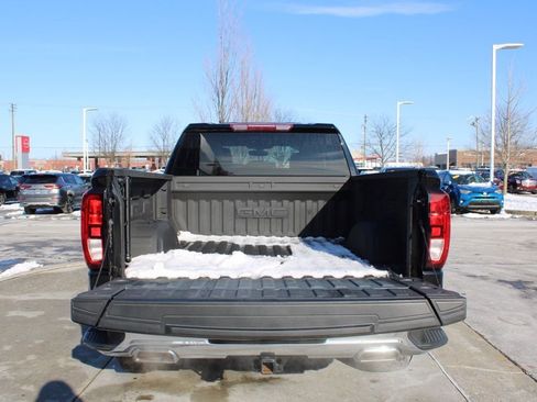 Used 2022 GMC Sierra 1500 SLE w/ X31 Off-Road Package image 10