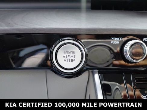 Used 2024 Kia Carnival EX FWD image 16