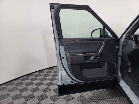 Used 2022 Rivian R1S Launch Edition image 16