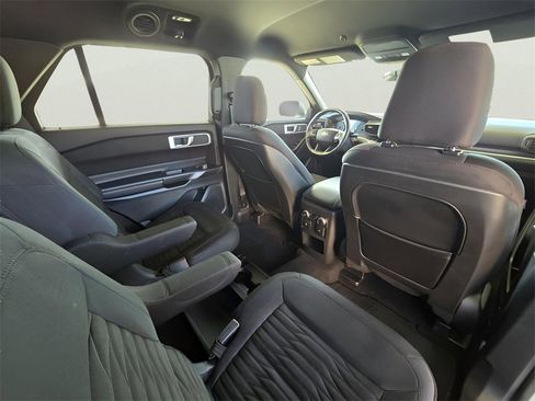 Used 2020 Ford Explorer XLT image 15