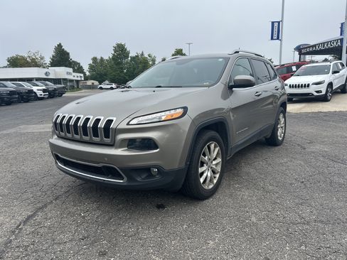 Used 2016 Jeep Cherokee Limited AWD/4WD image 9