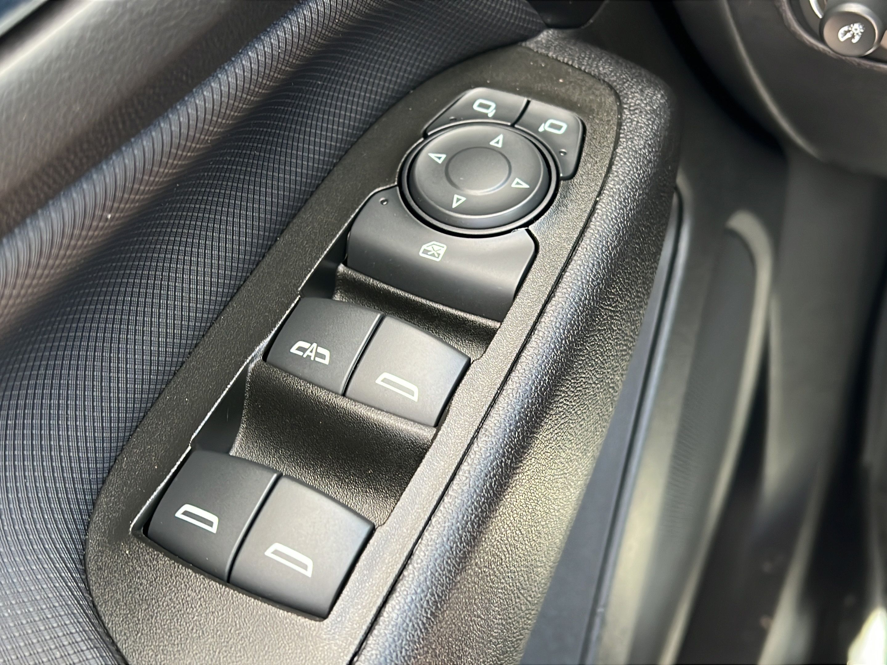 Used 2024 Chevrolet Equinox RS FWD image 19