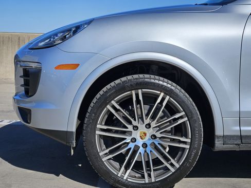 Used 2017 Porsche Cayenne Platinum Edition image 13