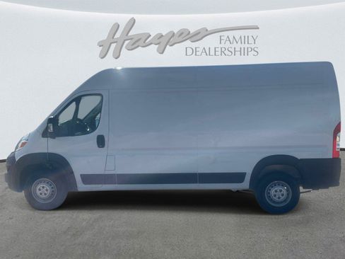 Used 2025 RAM ProMaster 2500 w/ Convenience Group FWD image 9