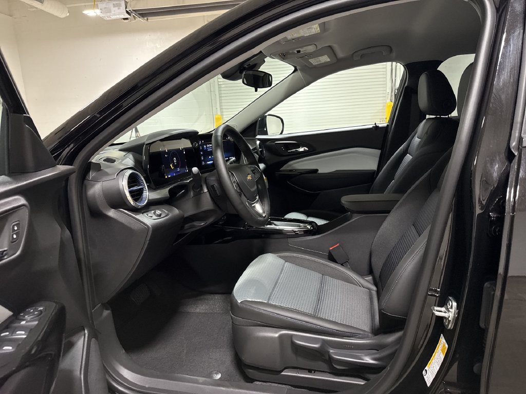 New 2026 Chevrolet Trax LT w/ LT Convenience Package FWD image 19