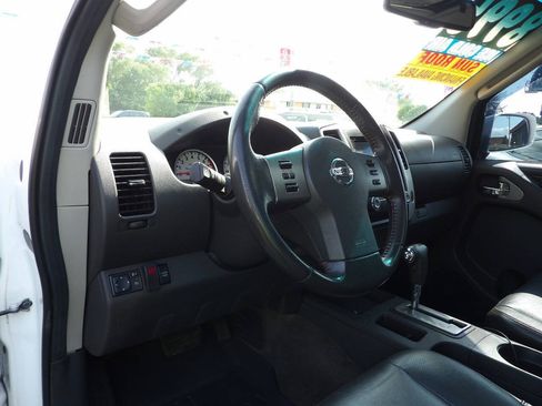 Used 2011 Nissan Frontier PRO-4X w/ Pro-4x Luxury Pkg AWD/4WD image 5