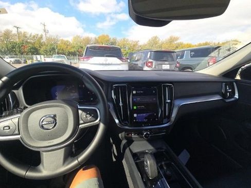 Used 2024 Volvo S60 B5 Core image 11