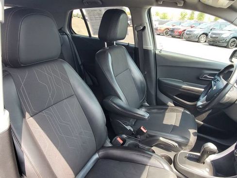 Used 2018 Chevrolet Trax LT w/ LT Convenience Package FWD image 25