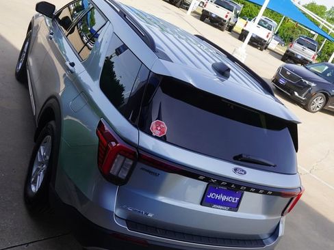 Used 2025 Ford Explorer Active w/ Active Comfort Package RWD image 10