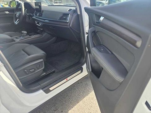 Used 2025 Audi Q5 e Premium Plus w/ Premium Plus Package image 10