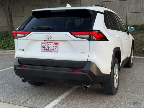 Used 2021 Toyota RAV4 LE image 14