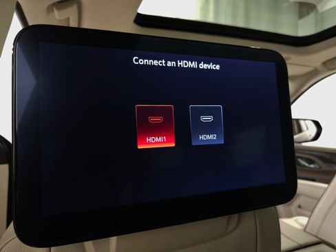 Used 2023 GMC Yukon Denali w/ Advanced Technology Package image 39