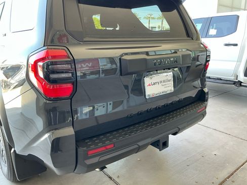 Certified 2025 Toyota 4Runner SR5 AWD/4WD image 15