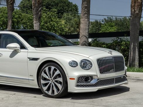 Used 2023 Bentley Flying Spur V8 AWD/4WD image 42