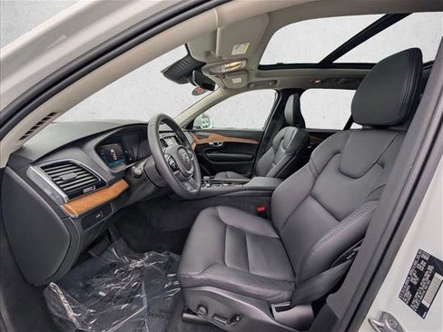 Used 2024 Volvo XC90 B6 Plus w/ Protection Package Premier image 17