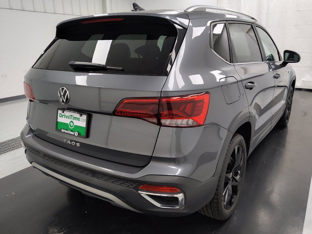 Used 2023 Volkswagen Taos SE w/ Black Wheel Package FWD image 9