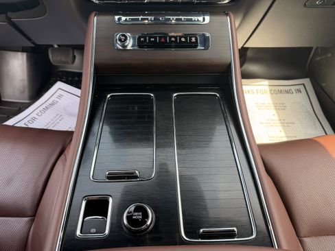 Used 2025 Lincoln Aviator Reserve w/ Equipment Group 201A AWD/4WD image 19