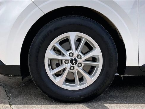 Used 2023 Kia Carnival LX FWD image 35