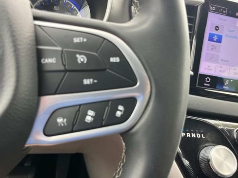 Used 2023 Chrysler Pacifica Touring-L FWD image 34