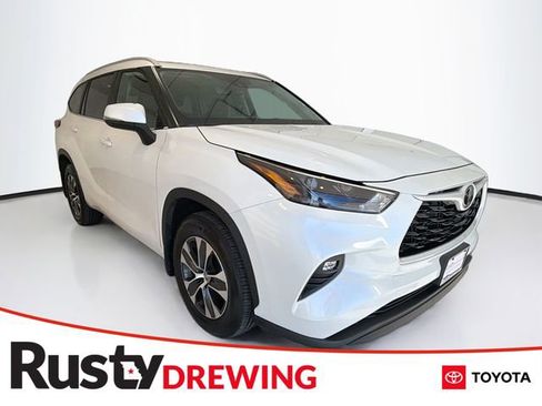 Certified 2026 Toyota Highlander XLE AWD/4WD image 1