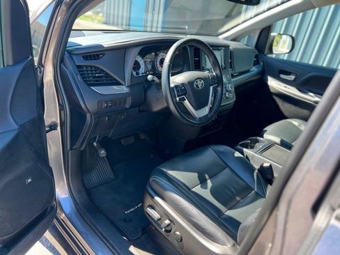 Used 2019 Toyota Sienna SE Premium image 72
