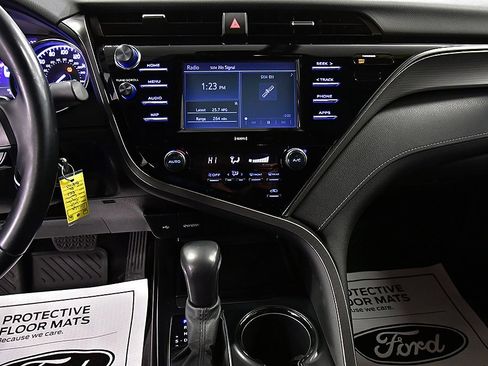 Used 2020 Toyota Camry SE image 21