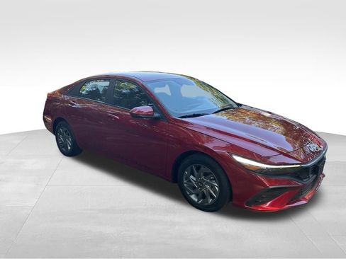 Used 2024 Hyundai Elantra SEL FWD image 8