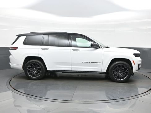 Used 2023 Jeep Grand Cherokee L Summit w/ High Altitude Package AWD/4WD image 10
