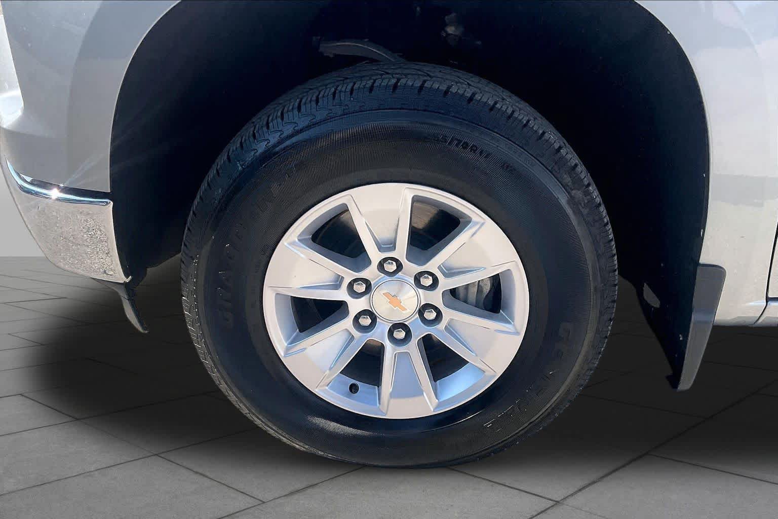 Used 2026 Chevrolet Silverado 1500 LT AWD/4WD image 11