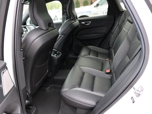 Used 2021 Volvo XC60 T6 R-Design image 23