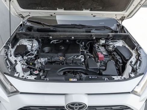 Used 2022 Toyota RAV4 XLE w/ Convenience Package AWD/4WD image 16