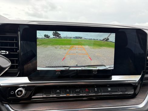 Used 2025 GMC Sierra 1500 SLT RWD image 11