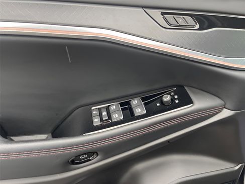 Used 2025 Jeep Wagoneer S Limited image 19