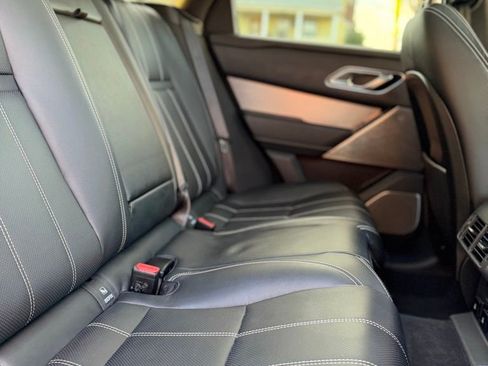 Used 2019 Land Rover Range Rover Velar R-Dynamic SE image 11