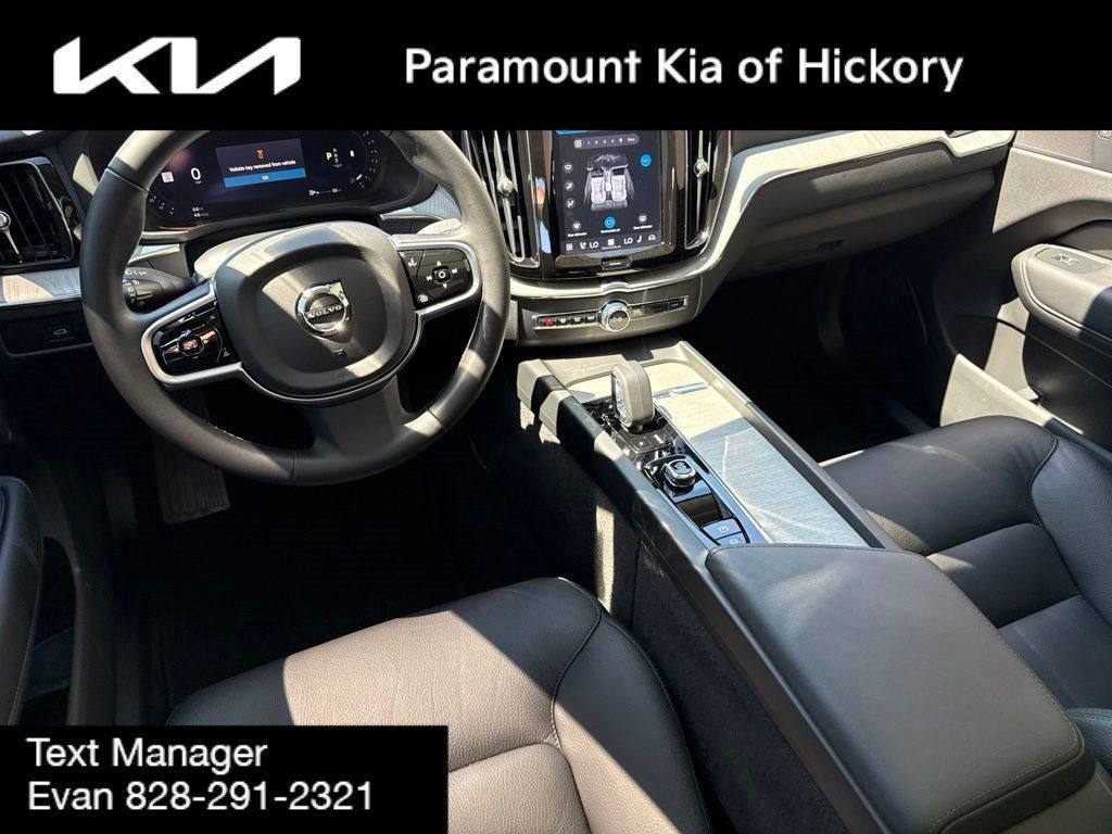 Used 2025 Volvo XC60 B5 Plus AWD/4WD image 17