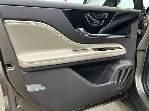 Used 2020 Lincoln Corsair FWD w/ Premium Package image 11