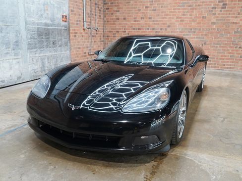 Used 2008 Chevrolet Corvette Coupe w/ Z51 Performance Package RWD image 7