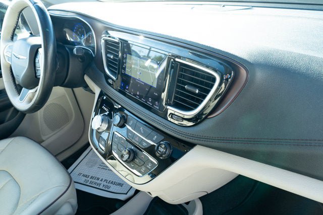 Used 2020 Chrysler Pacifica Limited FWD image 43