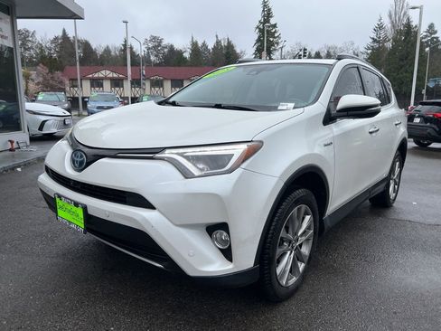Used 2018 Toyota RAV4 Limited w/ Advanced Technology Package image 8