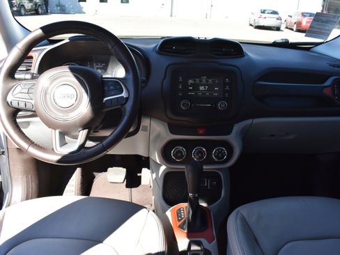 Used 2016 Jeep Renegade Latitude image 30