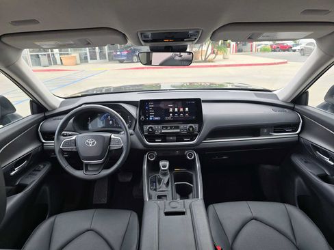 Certified 2026 Toyota Grand Highlander FWD image 19