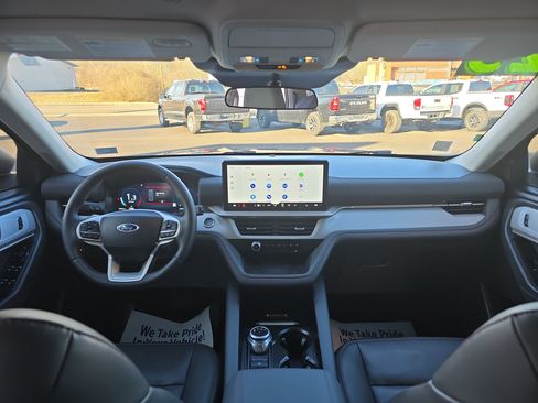 Used 2025 Ford Explorer Active w/ Active Comfort Package image 15
