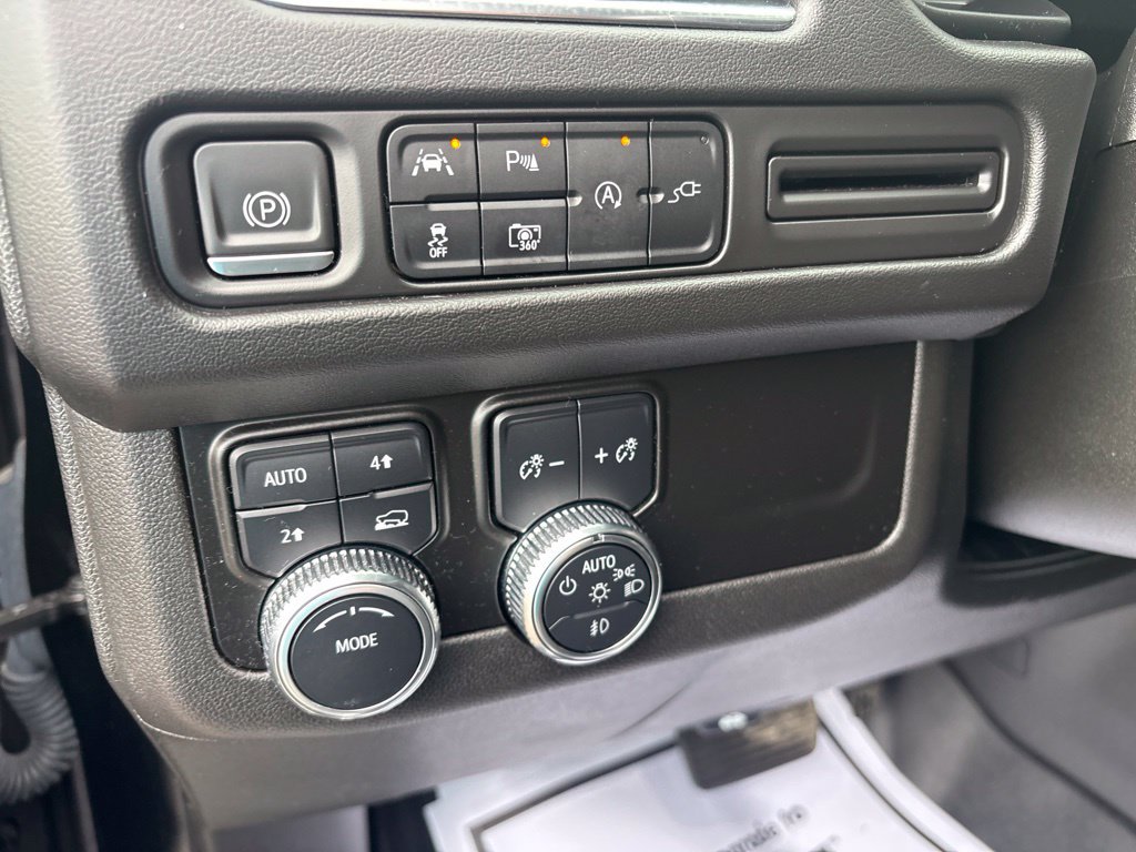 Used 2022 GMC Yukon XL SLT w/ SLT Premium Package AWD/4WD image 20