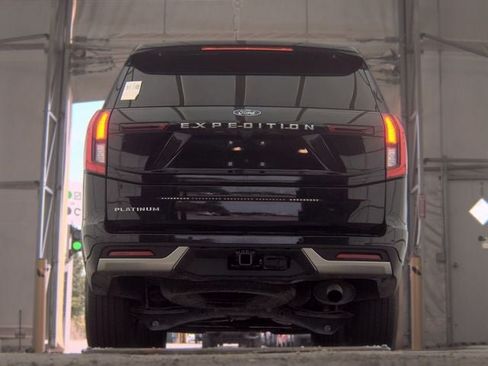Used 2025 Ford Expedition Platinum AWD/4WD image 7