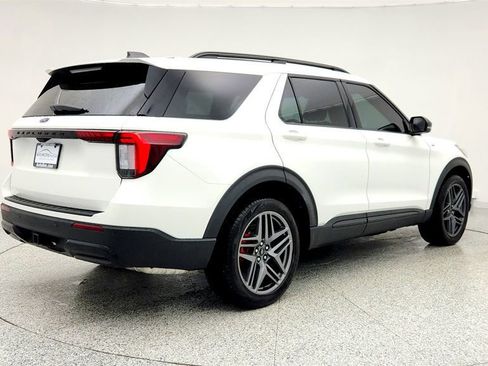 Used 2025 Ford Explorer ST-Line w/ Premium Package image 5