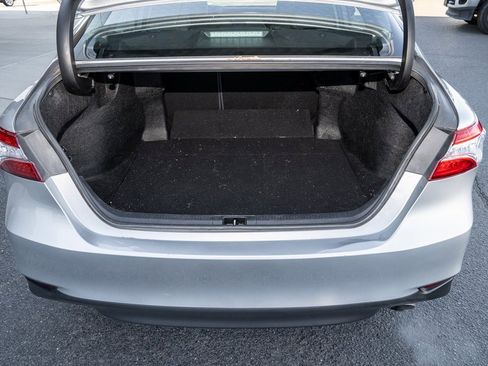 Used 2019 Toyota Camry XLE image 5