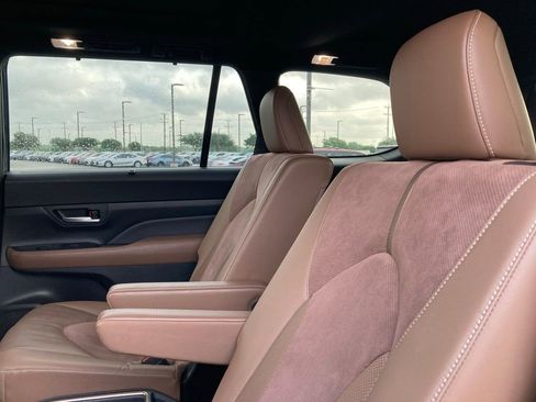 Used 2024 Toyota Grand Highlander AWD Hybrid image 10